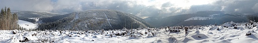 Výhled z Vřesového vrchu: zleva Lysečinská hora, dominující Kraví hora, Pěnkavčí vrch a Jelení hora.