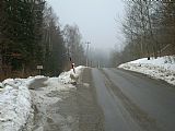Asi kilometr za obcí Tisovka odbočuje ze silnice II/165 lesní cesta k tisícovkám Chlum a Chlumek.